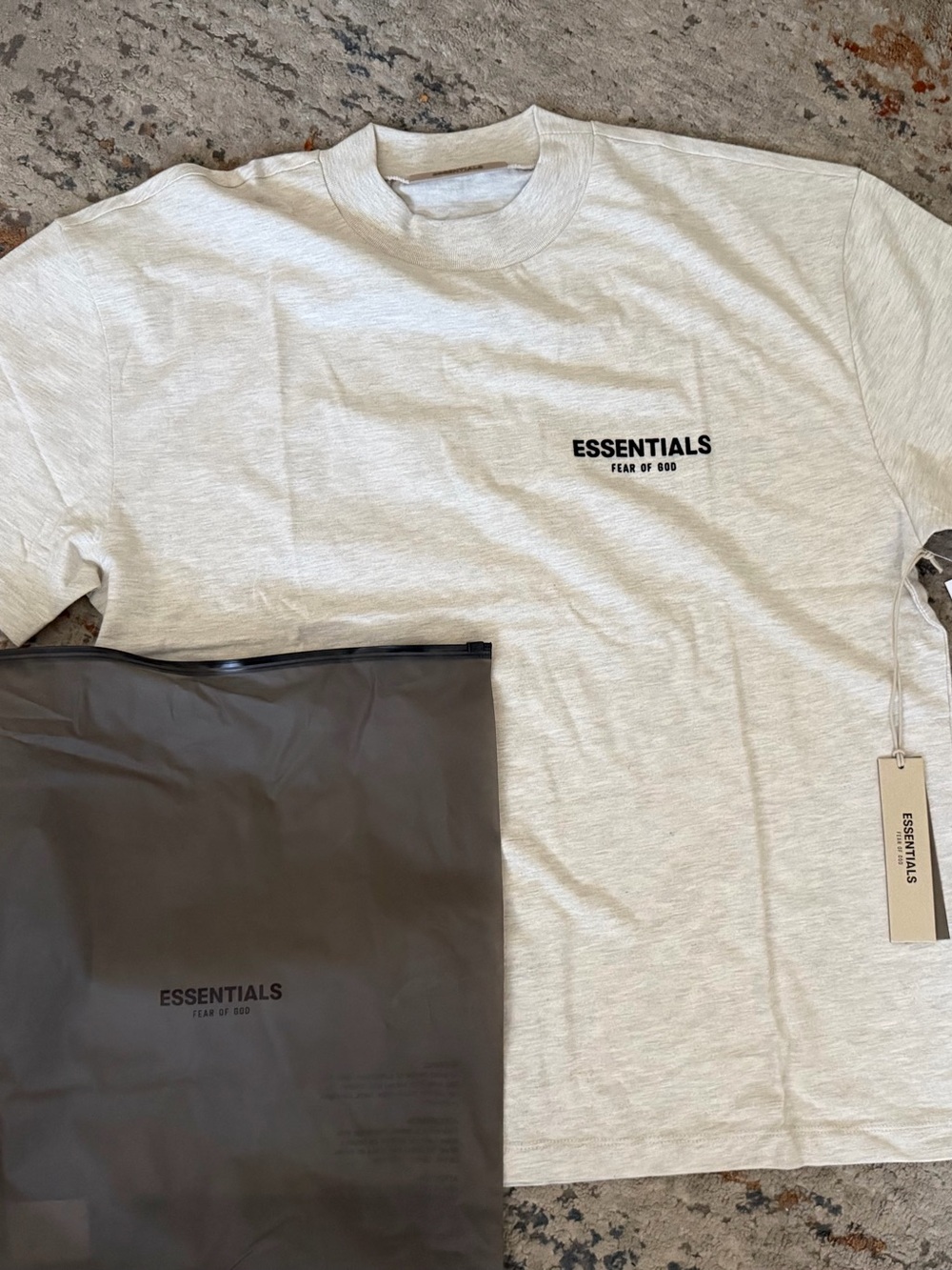 ESSENTIALS Fear of God  Ligth Oat  T shirt & Shorts Set - Picture 3 of 4